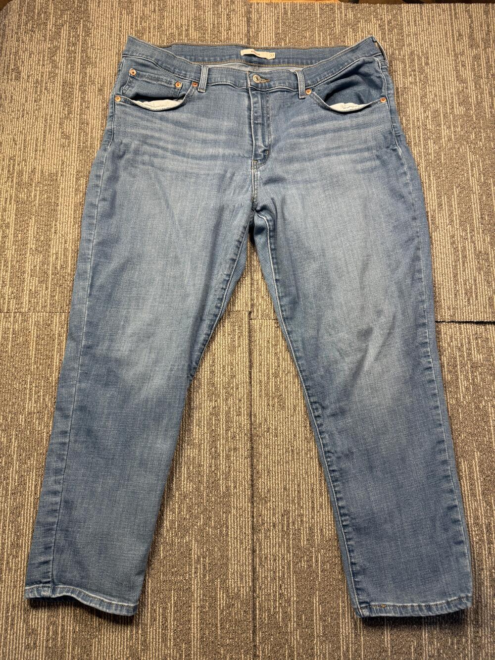 Levis Boyfriend Jeans Womens 33 Blue Light Wash Relaxed Fit Denim Casual